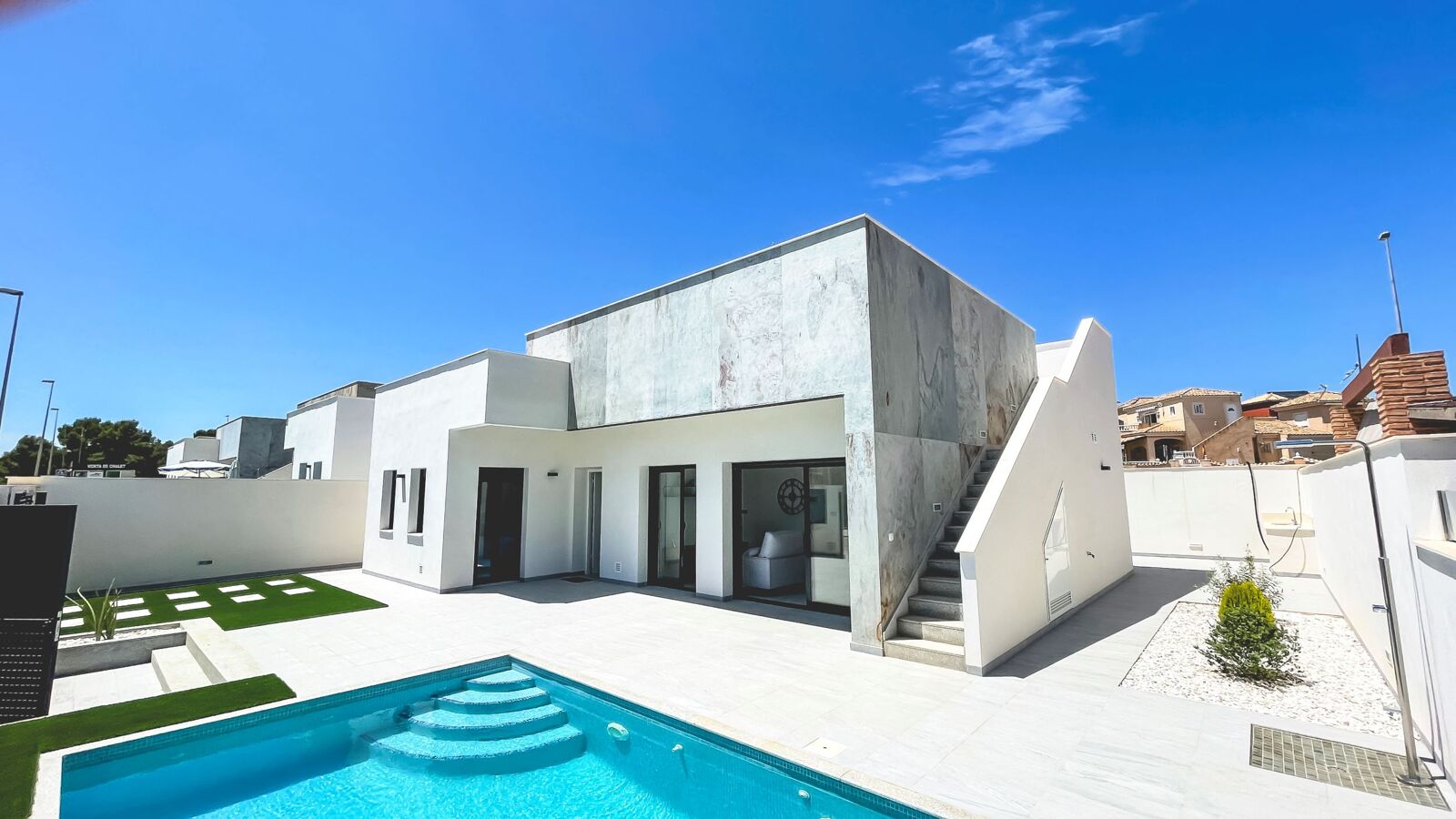 LEUKE VILLAS IN PINAR DE CAMPOVERDE 1