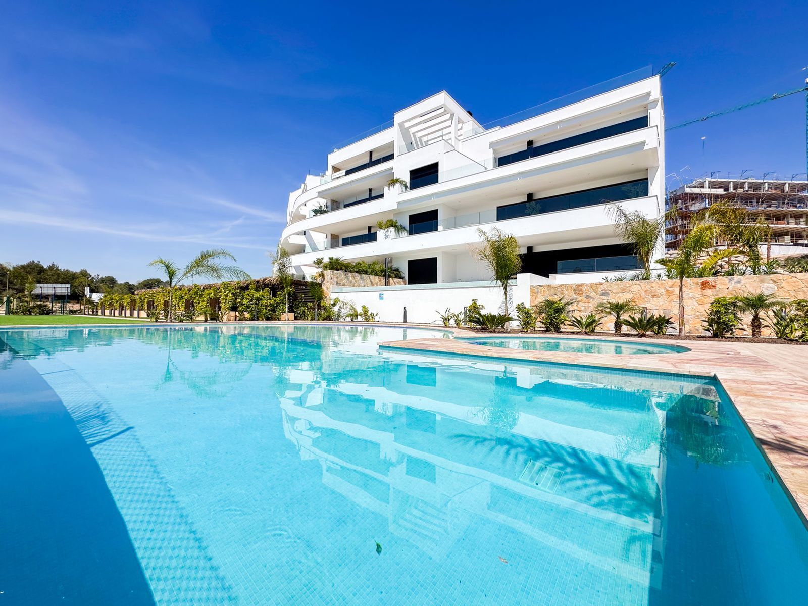 Uitzonderlijke appartementen in een exclusieve omgeving in Las Colinas Golf 2