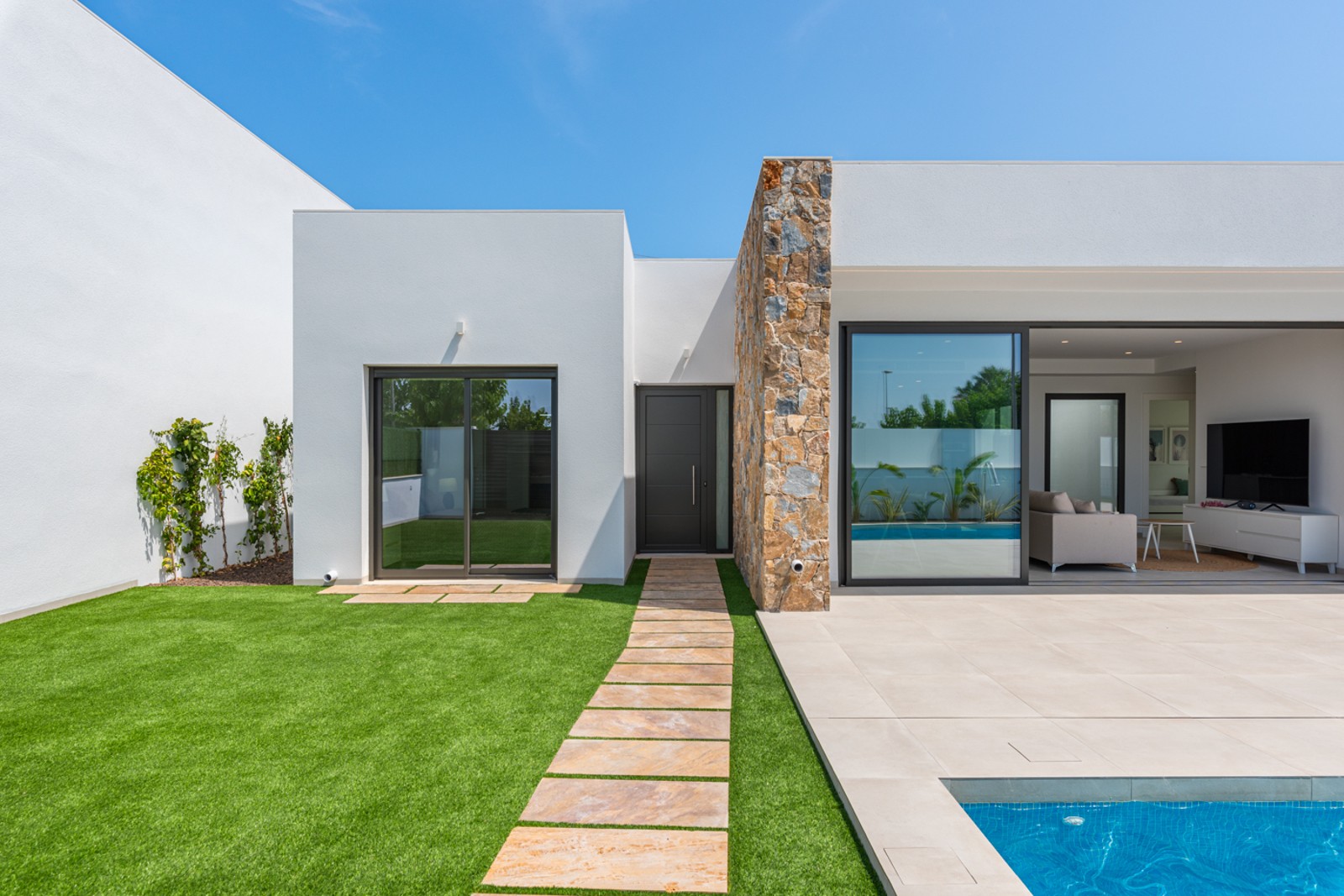 Vrijstaande luxe villa met zwembad op korte afstand van de zee in Los Alcazares  4