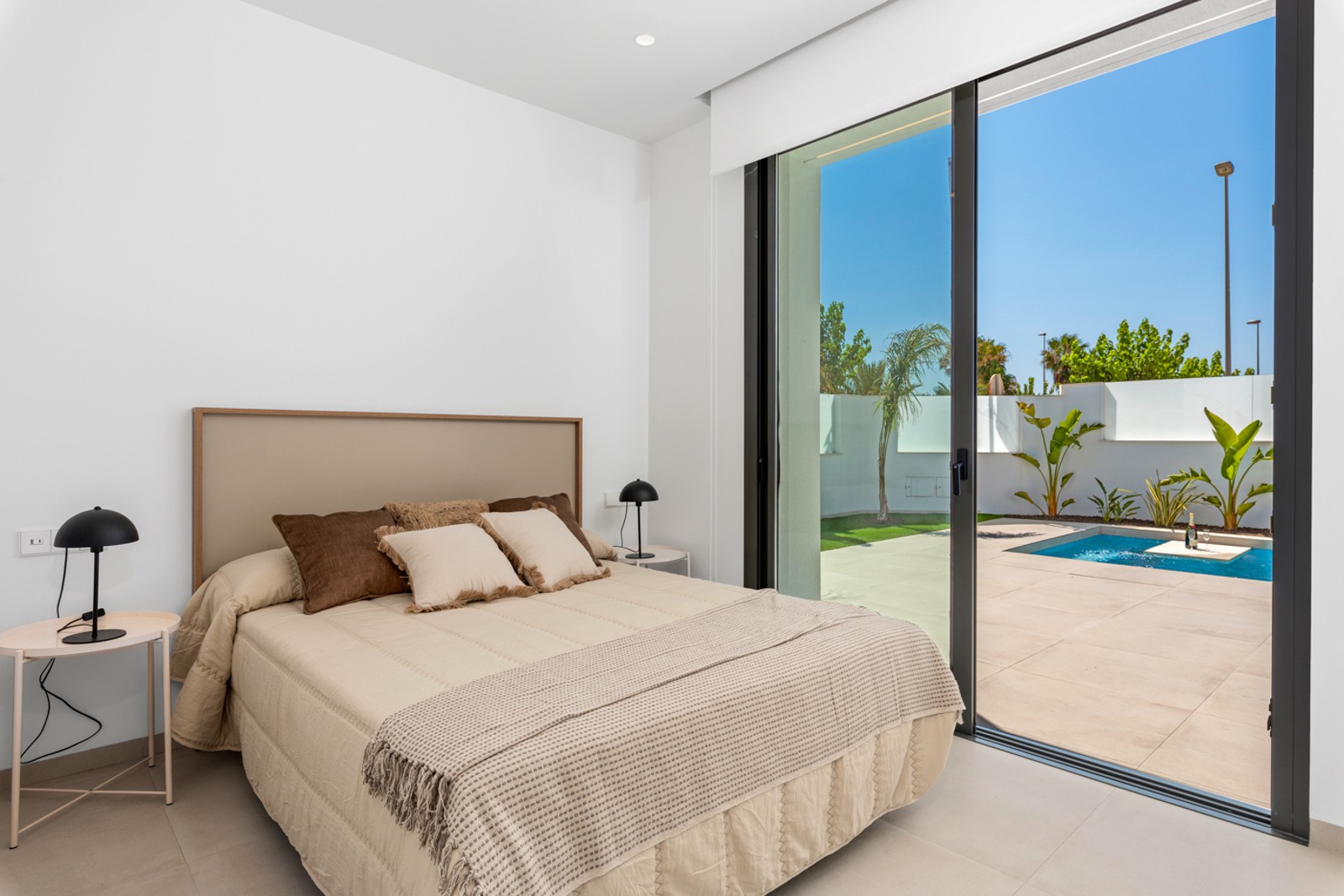 Vrijstaande luxe villa met zwembad op korte afstand van de zee in Los Alcazares  11