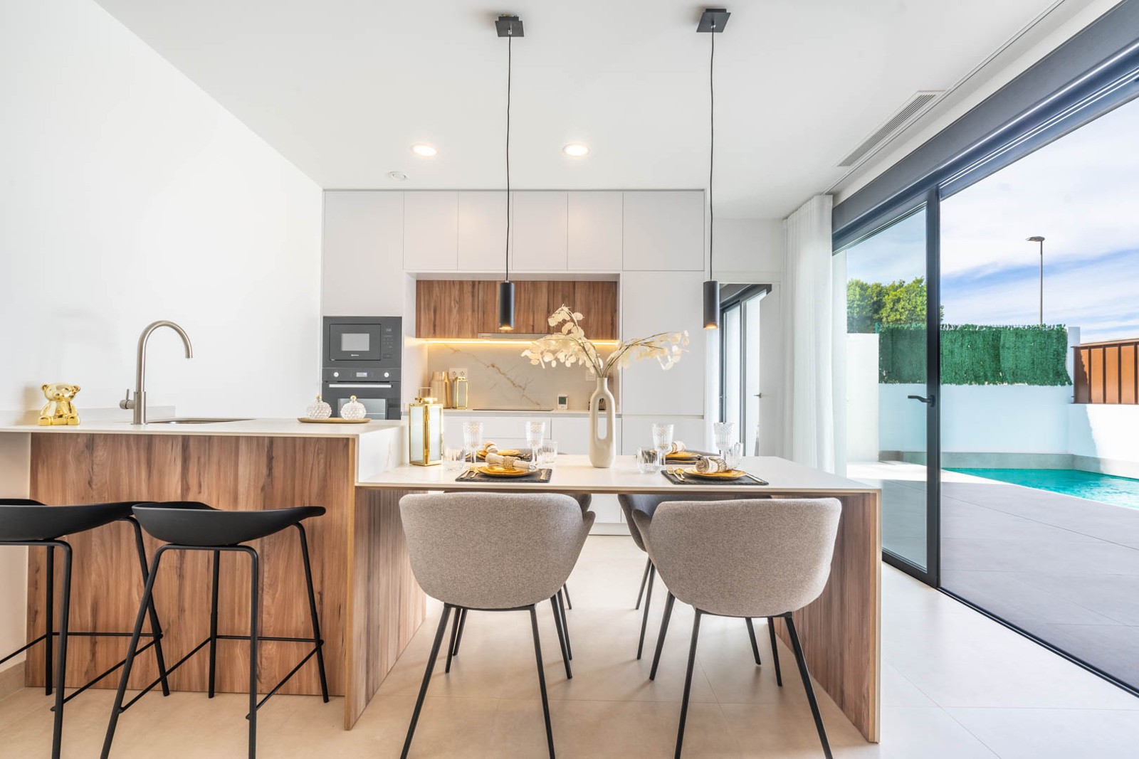 Moderne mediterrane villa's met solarium en privézwembad in Roldan 10