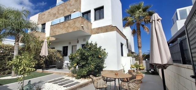 Zonnige woningen met solarium en zwembad in Polop