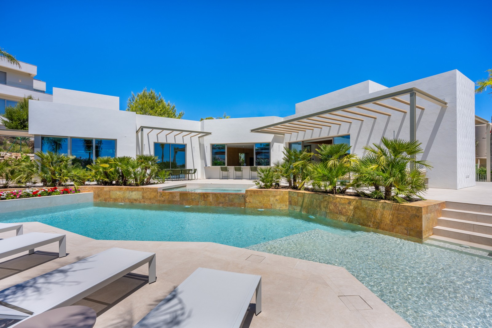 Exclusieve villa, direct bewoonbaar 1