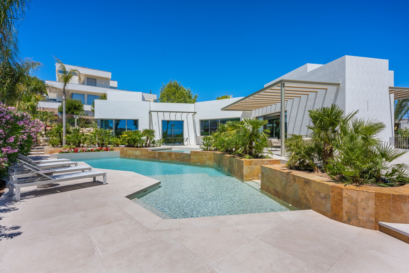 Exclusieve villa, direct bewoonbaar 6