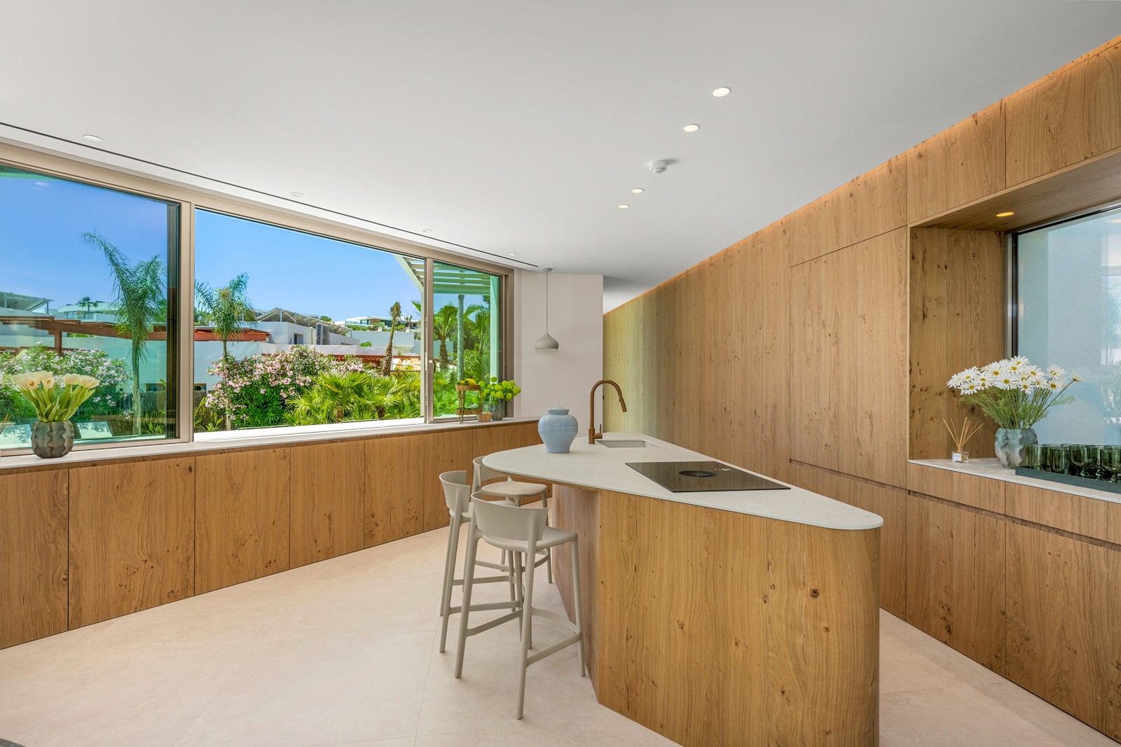 Exclusieve villa, direct bewoonbaar 24
