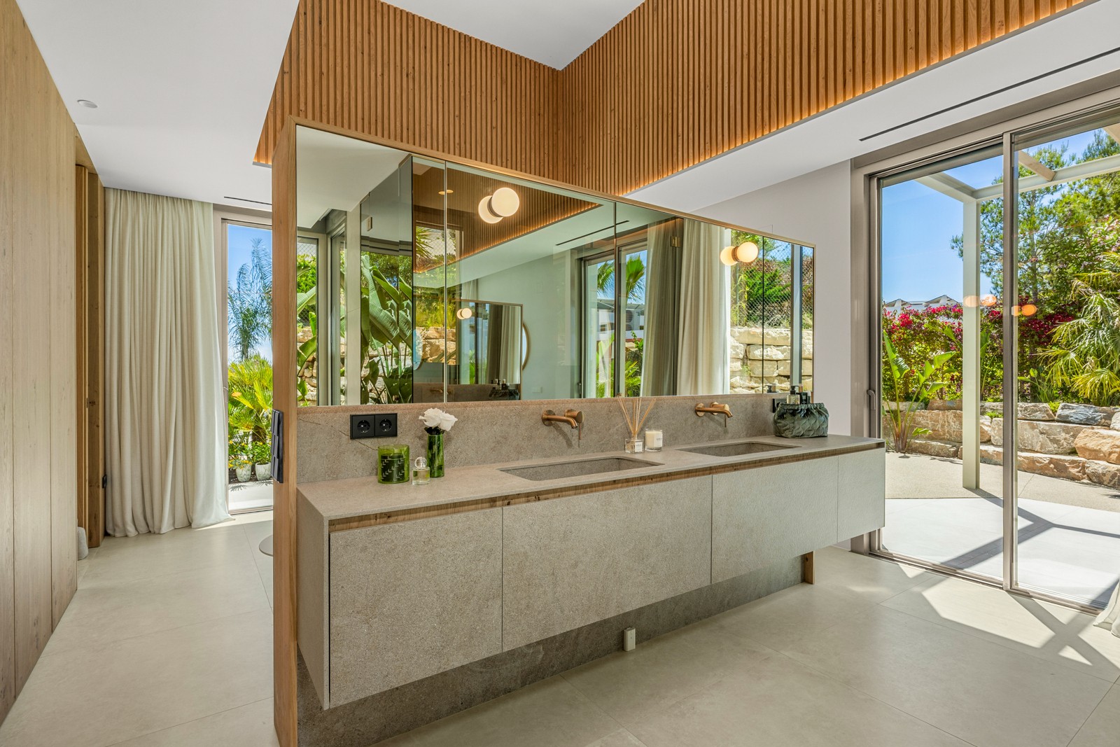 Exclusieve villa, direct bewoonbaar 28